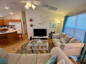 하우스, 침대(여러 개), 라나이, 정원 전망 | 거실 공간 | TV