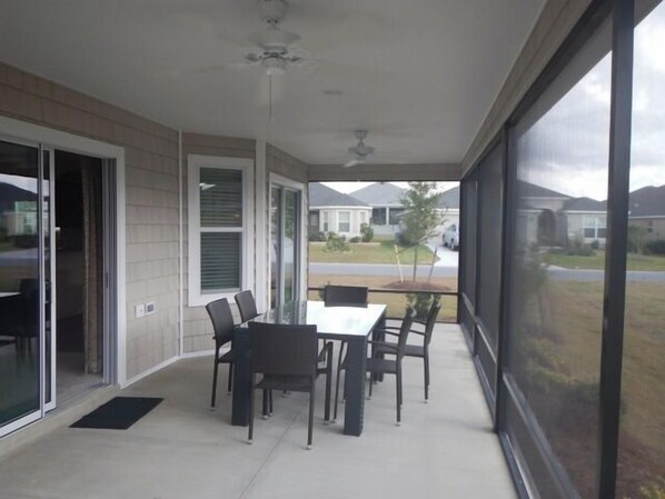 House, Multiple Beds, Lanai, Garden View | Outdoor dining