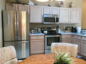 Villa, Multiple Beds, Lanai, Garden View | Private kitchen | Fridge, microwave, oven, stovetop - 2816 Burgos Dr (The Villages)
