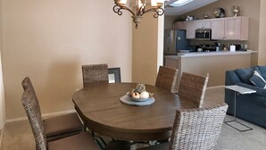Villa, Multiple Beds, Lanai, Garden View | Dining - 2816 Burgos Dr (The Villages)