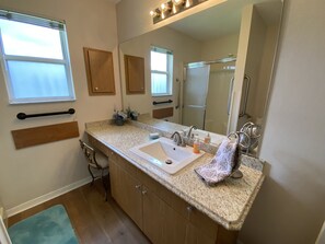 House, Multiple Beds, Garden View | Bathroom - 2527 Botello Avenue (The Villages)