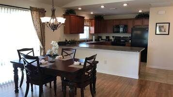 Villa, Multiple Beds, Lanai, Garden View | Dining