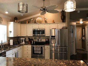 Private kitchen - 1023 Blue Heron Ave (The Villages)