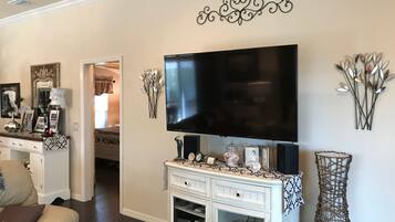 Villa, Multiple Beds, Lanai, Garden View | Interior