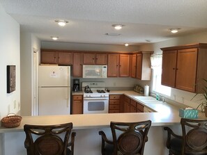 Villa, Multiple Beds, Garden View | Private kitchen | Fridge, microwave, oven, stovetop - 1037 Reidville Rd (The Villages)