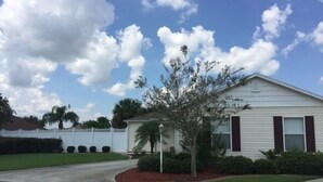 Unclassified image, 2 of 24, button - 977 Tanglewood Pl (The Villages)