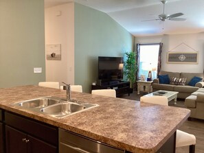 Private kitchen - 347 Logan Street (The Villages)