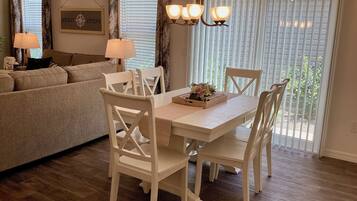 Villa, Berbilang Katil, Garden View | Tempat makan