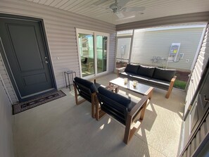 House, Multiple Beds, Kitchen, Garden View | Property grounds - 2883 Judah St (Wildwood)