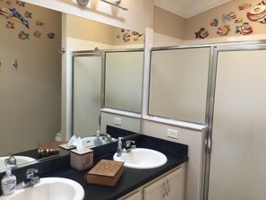 Villa, Multiple Beds, Lanai, Garden View | Bathroom