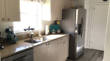 Villa, Multiple Beds, Patio, Garden View | Private kitchen | Fridge, microwave, oven, stovetop