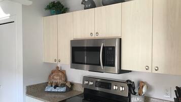 Vila, Beberapa Tempat Tidur, patio, pemandangan kebun | Dapur pribadi | Lemari es, microwave, oven, dan kompor