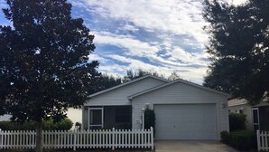 Exterior - 421 Canterbury Ct (The Villages)