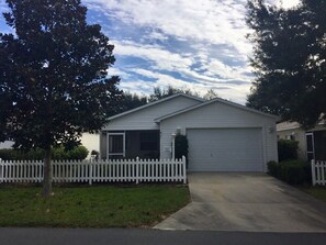 Exterior - 421 Canterbury Ct (The Villages)