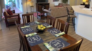Villa, Multiple Beds, Lanai, Garden View | Dining - 1081 Burnettown Pl (The Villages)