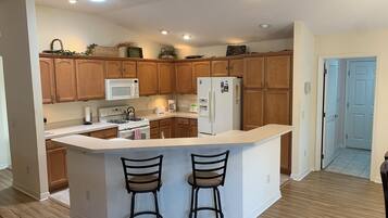 Villa, Multiple Beds, Lanai, Garden View | Private kitchen | Fridge, microwave, oven, stovetop