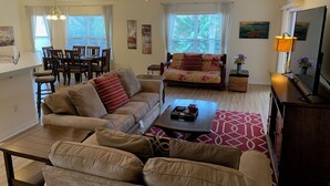 Villa, Multiple Beds, Lanai, Garden View | Living area - 1081 Burnettown Pl (The Villages)