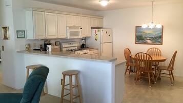 Villa, Multiple Beds, Patio, Garden View | Private kitchen | Fridge, microwave, oven, stovetop