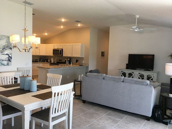 Villa, Multiple Beds, Lanai, Garden View | Dining