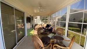 Outdoor dining - 2010 San Leonardo Way (Lady Lake)