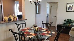 House, Multiple Beds, Lanai, Garden View | Dining - 2010 San Leonardo Way (Lady Lake)