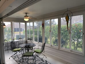 Huis, Meerdere bedden, veranda, uitzicht op tuin | Dineren