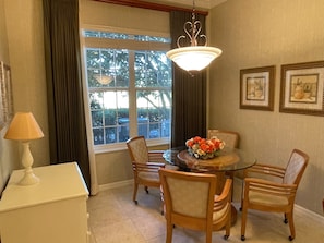 Maison, Plusieurs lits, lanai, vue sur le terrain de golf | Restauration