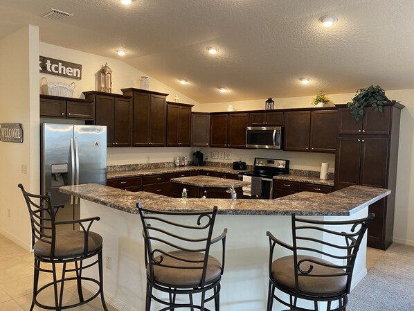 Villa, Multiple Beds, Lanai, Garden View | Private kitchen | Fridge, microwave, oven, stovetop