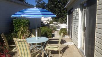 Vila, Beberapa Tempat Tidur, beranda, pemandangan kebun | Teras/patio