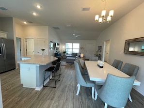 Nhà, nhiều giường, lanai, quang cảnh vườn | Khu ăn uống