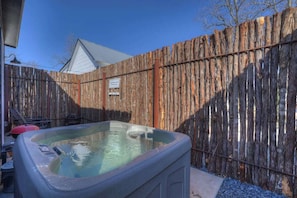 Bañera de hidromasaje al aire libre