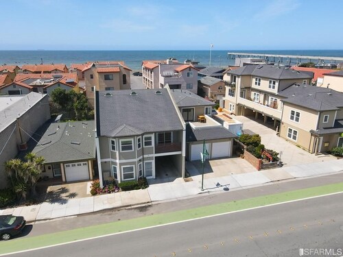 Game room, hot tub, 20 min to SF, beach 1 block away