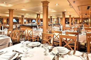 Khu ăn uống
