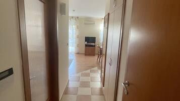 Apartamento conforto | Cofres nos quartos, Wi-Fi de cortesia, roupa de cama