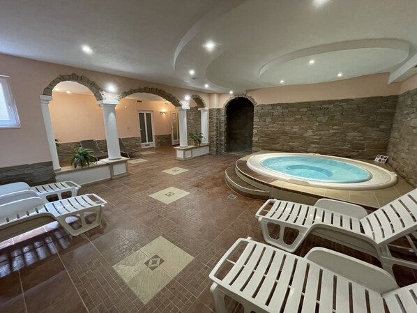 Indoor spa tub - Garda apartman (Hévíz)