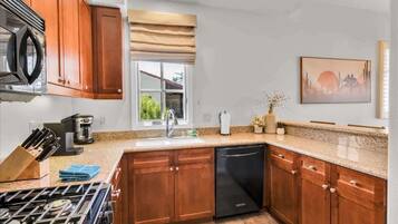 Coffee/tea maker, fridge, microwave, oven