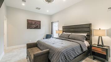 4 bedrooms, desk, free WiFi, bed sheets