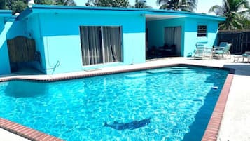 Piscina all'aperto, una piscina riscaldata