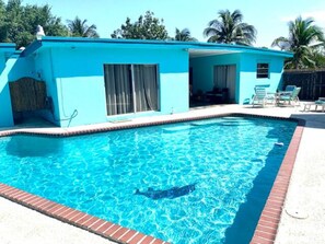 Piscina all'aperto, una piscina riscaldata