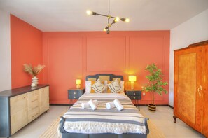 4 bedrooms, iron/ironing board, free WiFi, bed sheets