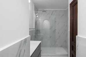 Hair dryer, bidet, towels, soap - NAVONA ART GALLERY APARTMENT (Roma)