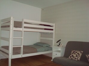 2 chambres, fer et planche Ă repasser, Wi-Fi, draps fournis
