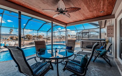 Waterfront Escape- Spacious 4 Bedroom Canal Home minutes to Ft Myers Beach