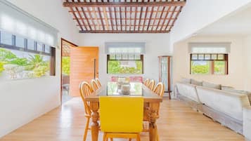Chalet | Dining