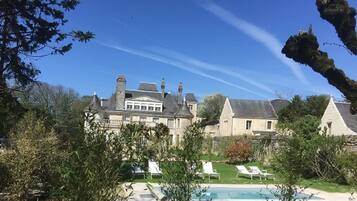 บริเวณภายนอก