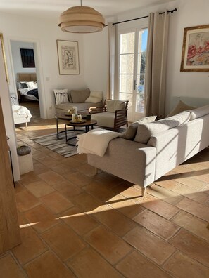 5 chambres, fer et planche à repasser, lit parapluie, Wi-Fi gratuit