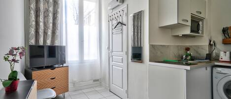 Fridge, microwave, stovetop, coffee/tea maker