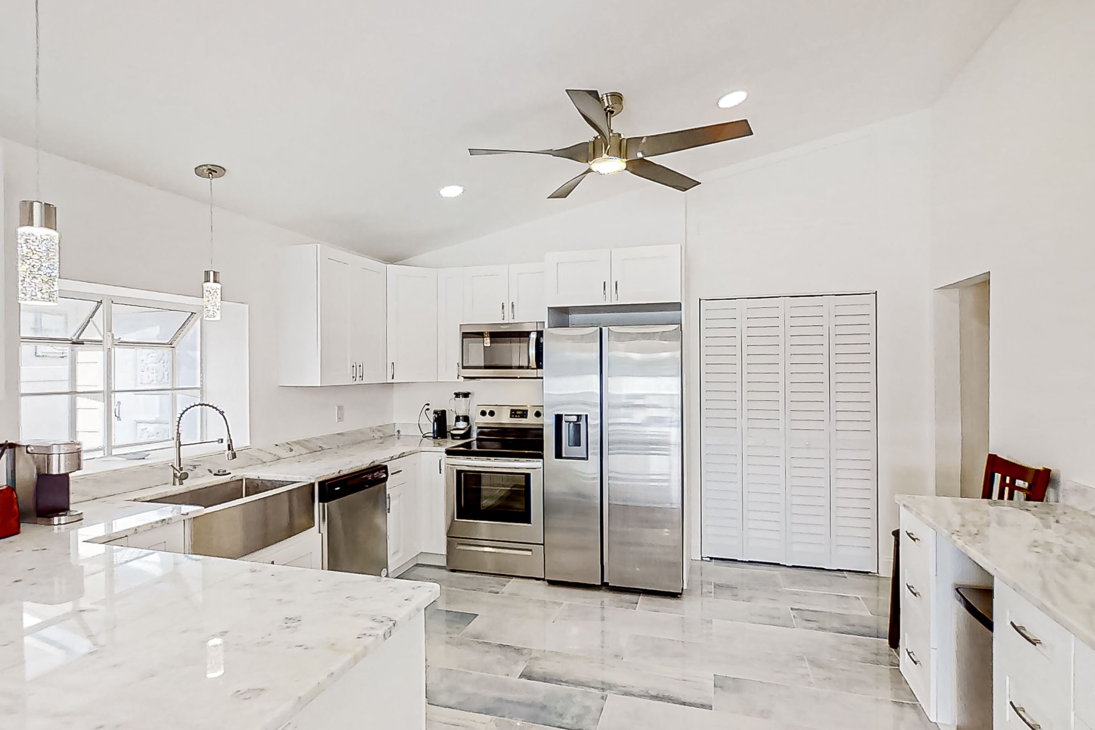 Bayfront home with shared pool, grill, dock, washer/dryer, streaming, & AC