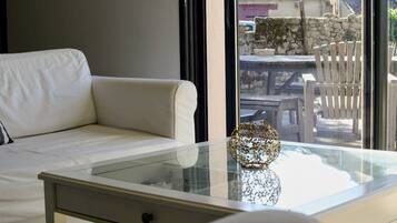 Fernseher, Kamin, Tischfußball