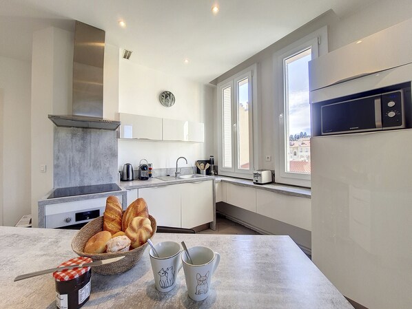 Fridge, microwave, oven, dishwasher